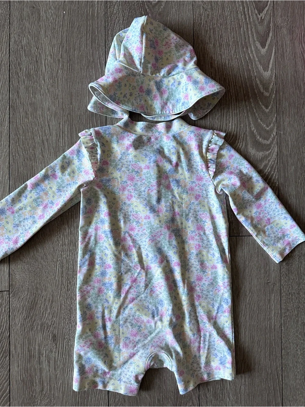 GAP Floral Long-Sleeve One-Piece swimsuit with Matching Sun Hat